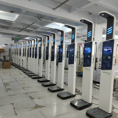 N.W 43kg Анализатор ИМТ Киоск медицинского осмотра с диапазоном измерения высоты 0-210 см